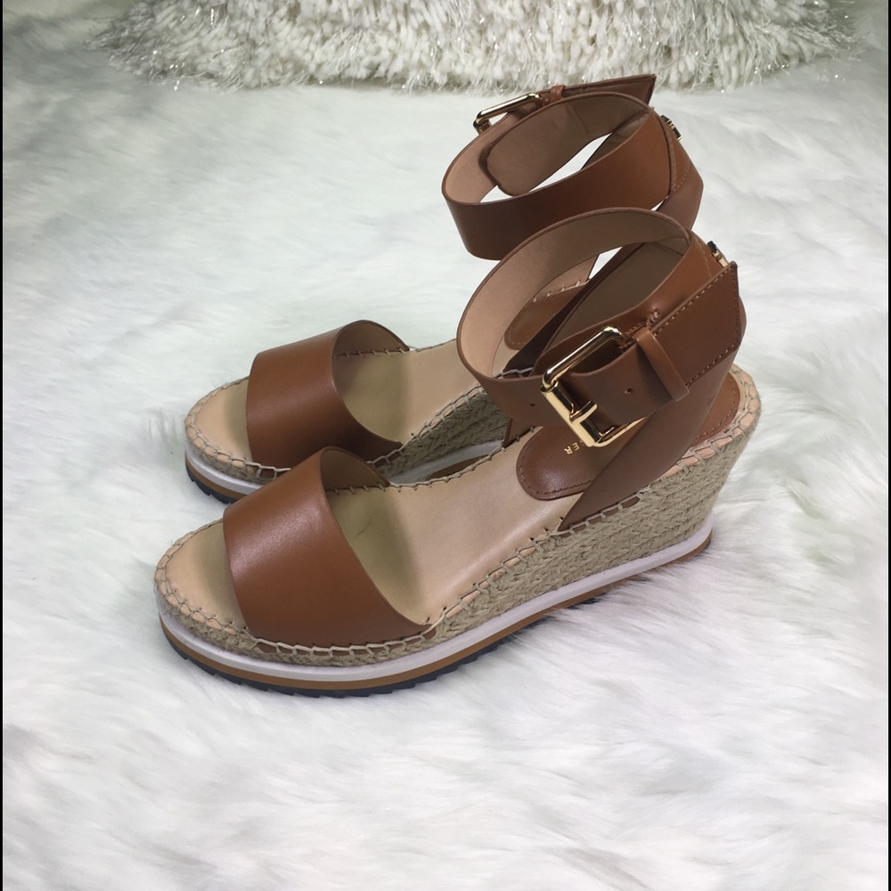 Tommy Hilfiger Yaslin3 Wedge Sandal Size 7.5